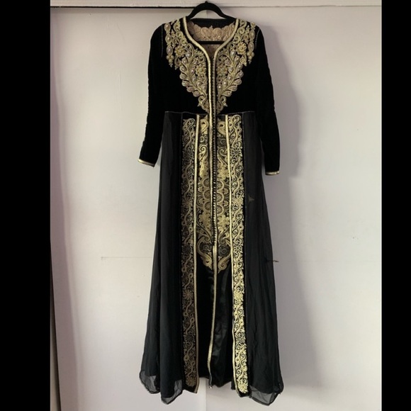 Black and Gold Moroccan Kaftan - Picture 2 of 7